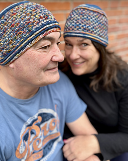 Her Cassaluna Hat follows the original pattern version.
He chose to reverse the main and contrast colors (MC & CC) for his sample.