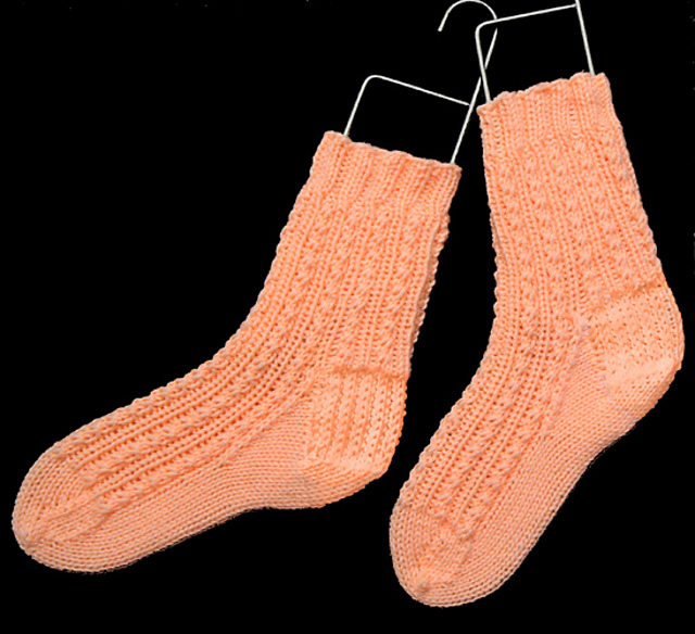 Mini-cable Socks