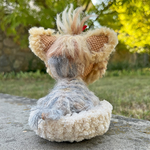 Amigurumi Sittende Yorkie Hund - Kseniia Semeliak
