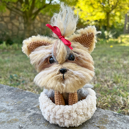 Amigurumi Sittende Yorkie Hund - Kseniia Semeliak