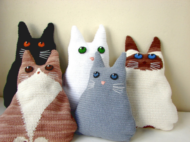 Ravelry Cat Pillow Pattern By Carolina Speek
