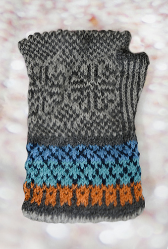 Wheel of Hearts Beanie & Gauntlets photo 4