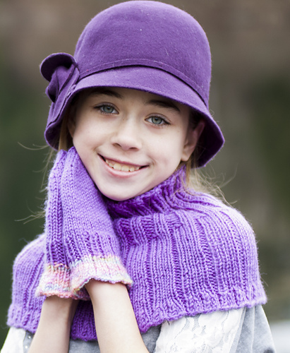 Girl's Shoulder Wrap & Mittens photo 3