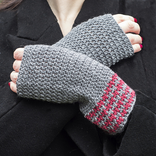 Houndstooth Hat & Fingerless Gloves photo 3