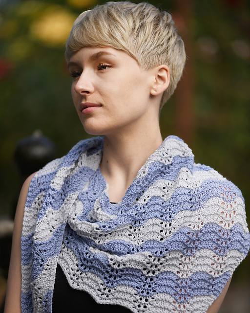 Ravelry Wavy Boomerang Shawl pattern by Nancy Lekx