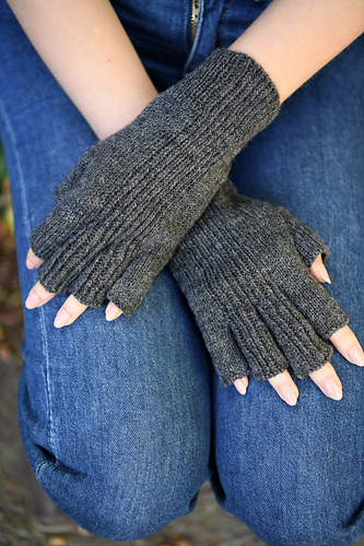 Ribbed Fingerless Gloves