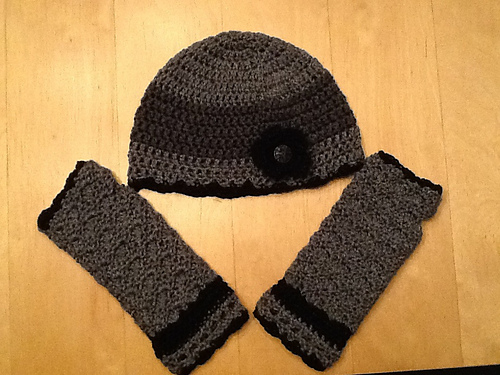Natalena Hat and Gloves photo 1