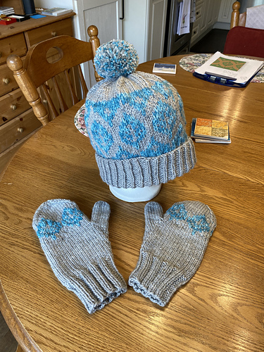 Be-Leaf-It Hat and Mittens photo 3
