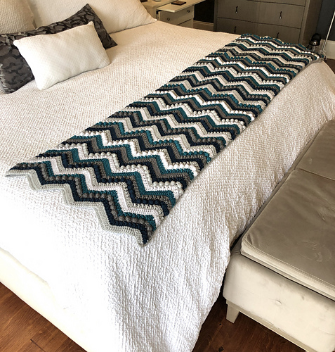 Hugs & Kisses Baby Blanket - byCheriblu