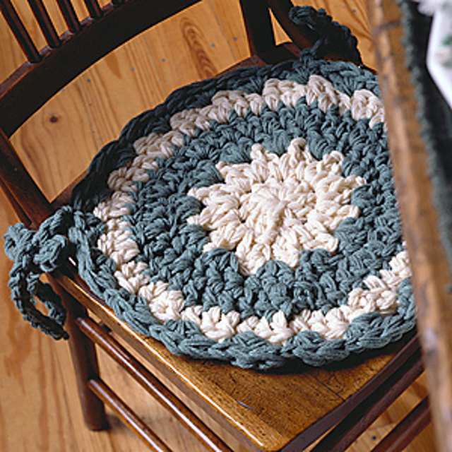 Ravelry Charming Chair Pad pattern by Maggie Weldon
