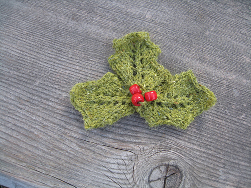 Holly & Berries, Pin photo 1