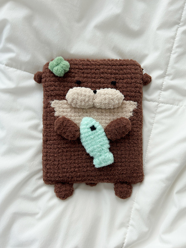 Lucky Otter Pouch