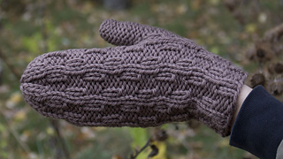 Ravelry: Quinconce Mittens pattern by Elizabeth B