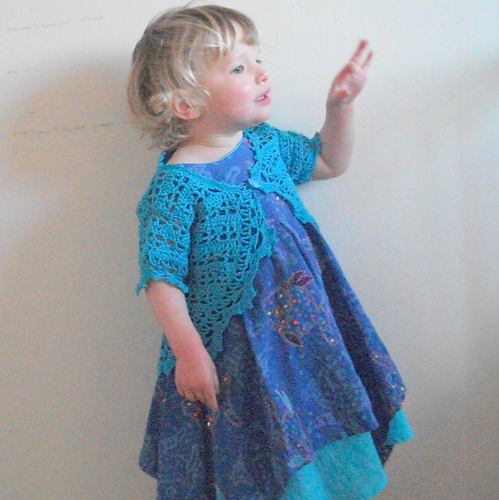 Little girl's crochet bolero photo 1