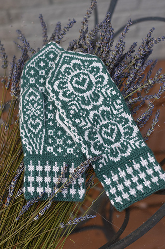 Love in My Roses Mittens