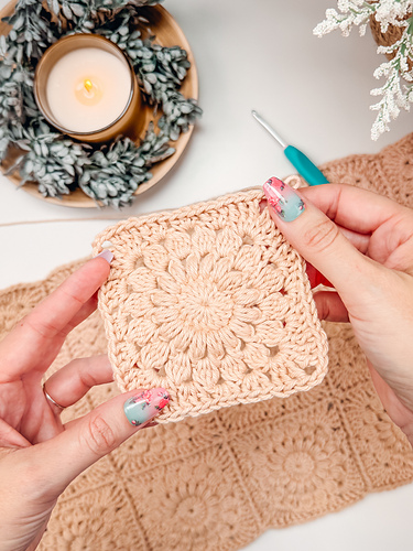 Granny Square Flower Bag photo 4