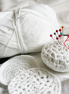 Ravelry: Granny pin cushion pattern by Maria Zhyrakova