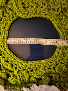 Inner diameter for the 6 point (small) tree skirt instructions (with edges overlapping)