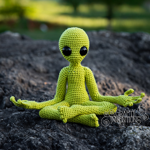 Medium Sitting Alien