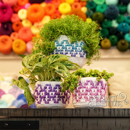 Ravelry: Hanging Mosaic Planter Cozy pattern by Megan Lapp
