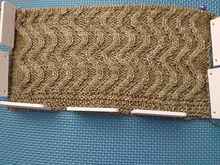 Square 1 half way Olive green