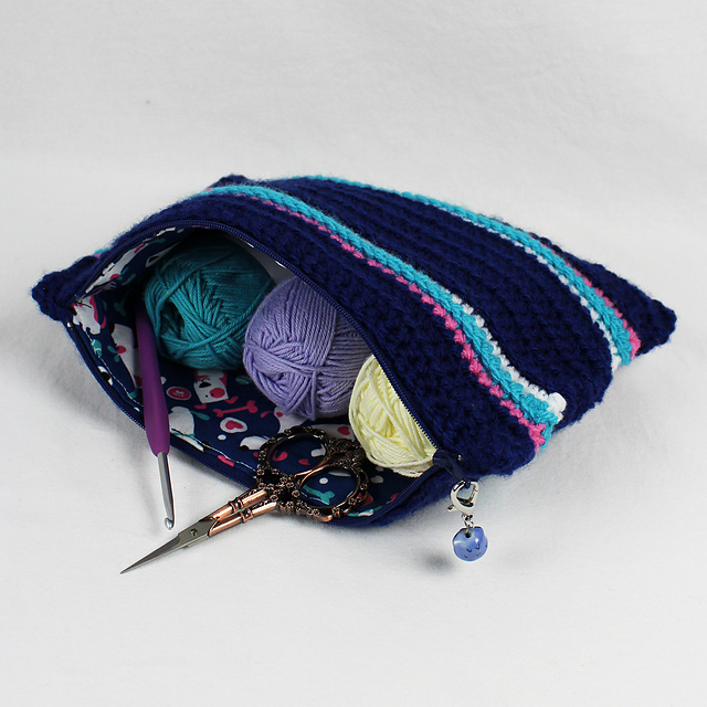 Ravelry Mini Zippered Project Bag pattern by Charlyn Smith