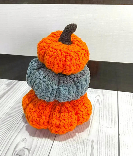 The Ridge Pumpkins with stem