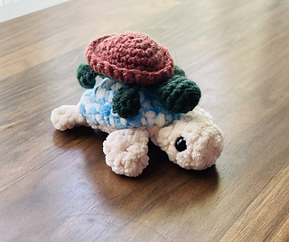 Depending on your yarn weight, you can make differently-sized turtles.
