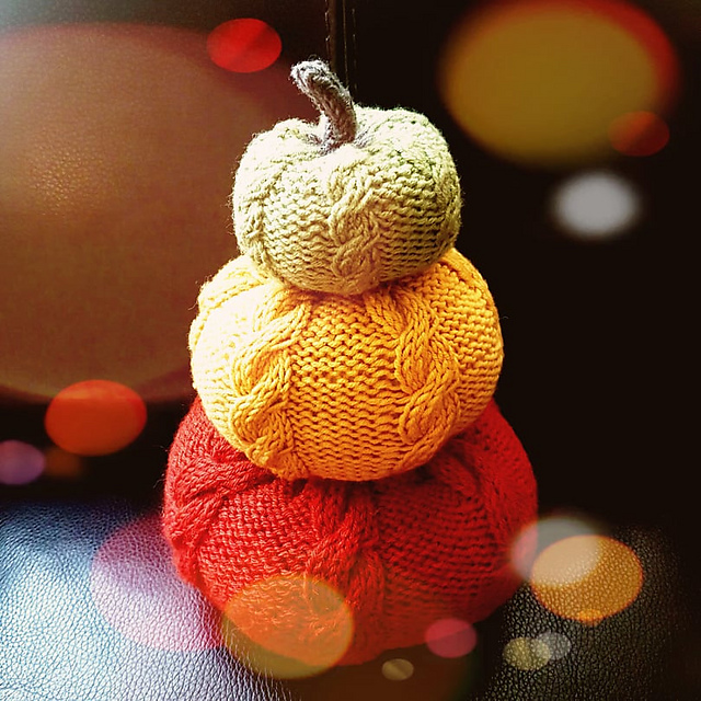 Ravelry Autumn Pumpkins pattern by Gabriella Crossman