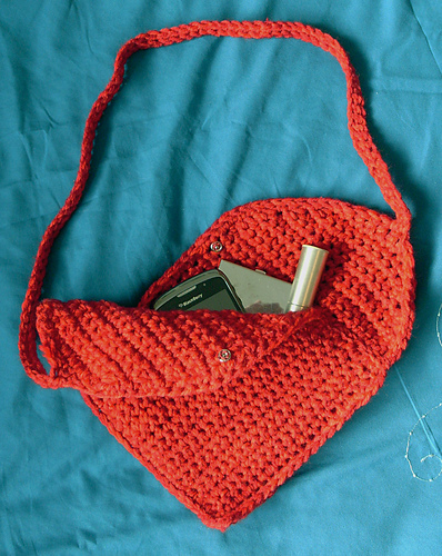 Ravelry: Heart Shaped Bag pattern by Nicola Schofield