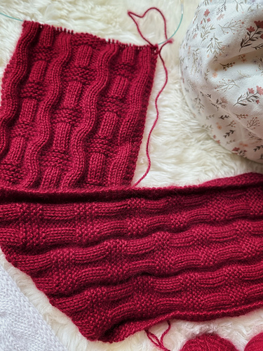 Ravelry: Wandering Waves Scarf pattern by Dorothy Offeciers
