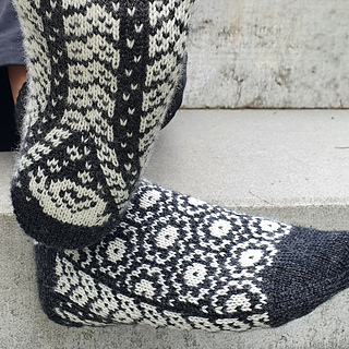 Ravelry: Slow Down Socks pattern by DUCATHI