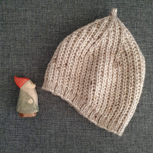 Ravelry Little Onion Hat pattern by DUCATHI