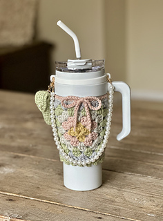 Pictured is the 40 oz. open handled version in Yarn Bee Soft & Sleek.