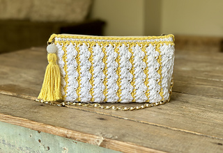 Pictured is Peaches and Creme in the colors White and Gold.