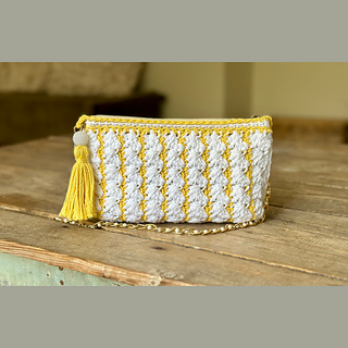 Pictured is Peaches and Creme in the colors White and Gold.