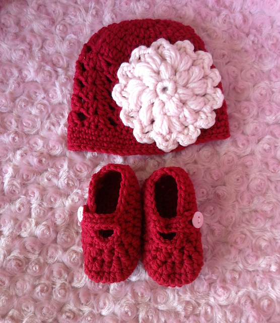 Ravelry: Dazzlingpussycat's Cherry Red Dainty Mary Janes booties