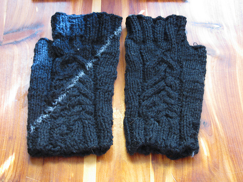 2010-11 Cabled Fingerless Gloves photo 2