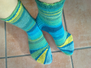 Knitting and so on: Tipsy Toe Socks