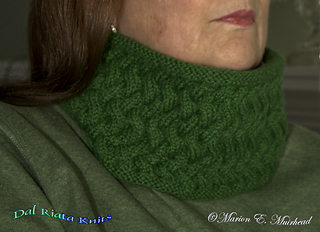 The cowl is wide enough to reach your chin and in a soft yarn lends a cozy sensation to a chilly day.