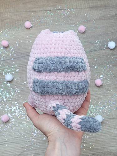 Fet Kitten Pusheen-katt med Macaron. - Olga Burkovtseva