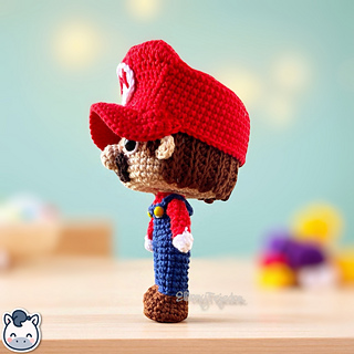 Handmade Mario and Luigi amigurumi inspired by Nintendo’s Super Mario Bros, a perfect crochet pattern for fans of classic video games and geek culture.