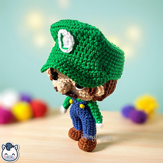 Handmade Mario and Luigi amigurumi inspired by Nintendo’s Super Mario Bros, a perfect crochet pattern for fans of classic video games and geek culture.