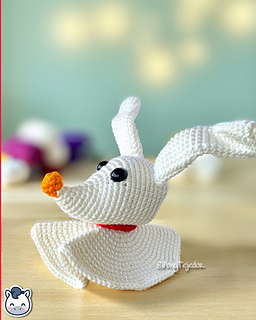 Handmade Zero amigurumi inspired by Tim Burton’s The Nightmare Before Christmas, a perfect pattern for fans of Jack Skellington and spooky Halloween aesthetics.