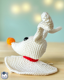 Handmade Zero amigurumi inspired by Tim Burton’s The Nightmare Before Christmas, a perfect pattern for fans of Jack Skellington and spooky Halloween aesthetics.