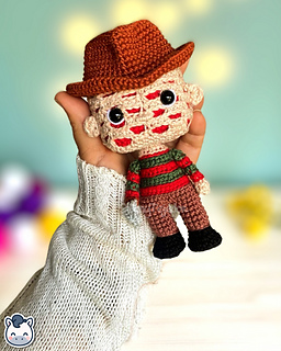 Handmade Freddy Krueger amigurumi inspired by Wes Craven’s A Nightmare on Elm Street, spooky Halloween crochet pattern PDF.