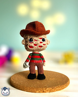 Handmade Freddy Krueger amigurumi inspired by Wes Craven’s A Nightmare on Elm Street, spooky Halloween crochet pattern PDF.