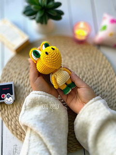 Handmade Koopa amigurumi inspired by Nintendo’s Super Mario, a cute crochet pattern PDF perfect for retro gaming fans and geek collectors.