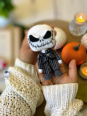 Handmade Jack Skellington amigurumi inspired by Tim Burton’s The Nightmare Before Christmas, spooky Halloween crochet pattern PDF.