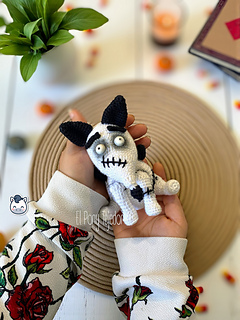 Handmade Sparky amigurumi inspired by Tim Burton’s Frankenweenie, a spooky and cute crochet pattern PDF for gothic and Halloween lovers.